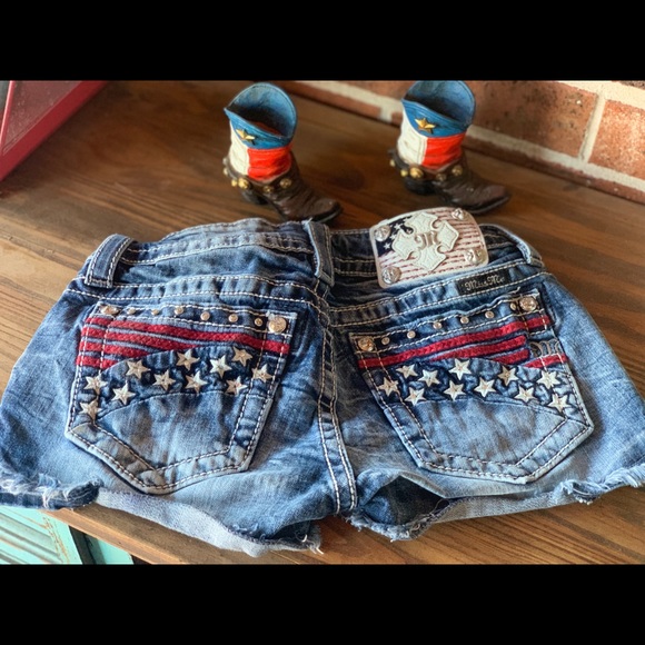 Miss Me Jeans Denim Shorts, jewel 💎 studs, lot of bling , soooo cute and hot 😉 - Picture 2 of 10